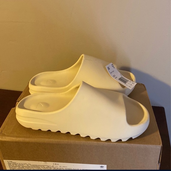 Yeezy Bone slides